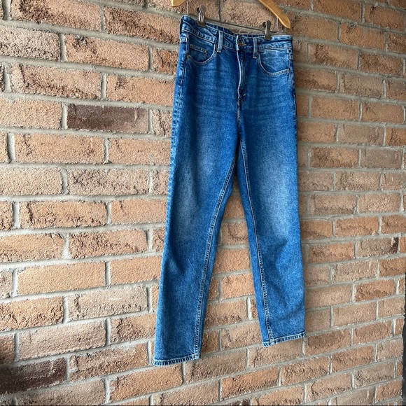 H&M | Blue high rise straight leg trending fall winter classic jean - Picture 2 of 15